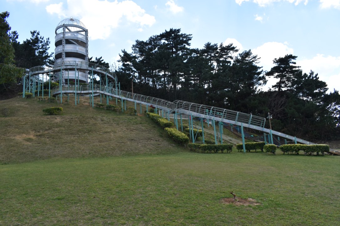 『沖繩』大孩子們溜得過癮的長長溜滑梯公園-桃原公園