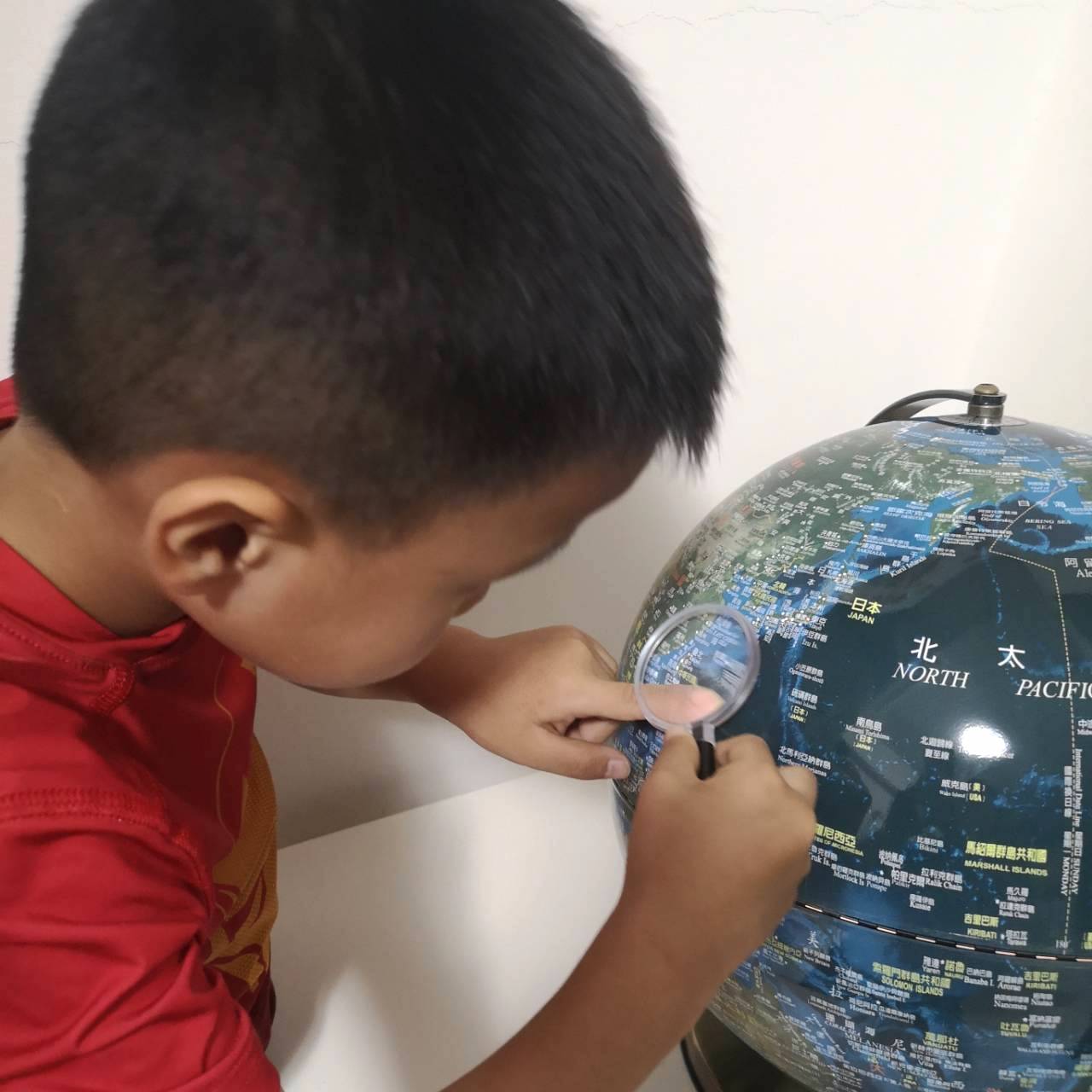 【育兒】孩子的世界觀，學齡孩子的必備-好美的台灣製造Skyglobe 12吋地球儀